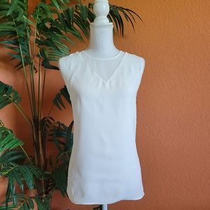 Violet + Claire Sleeveless White Blouse Mesh V Neck Large White